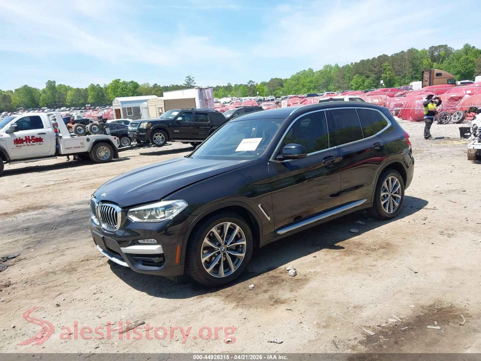 2019 BMW X3 VIN 5UXTR7C5XKLF26027, front view