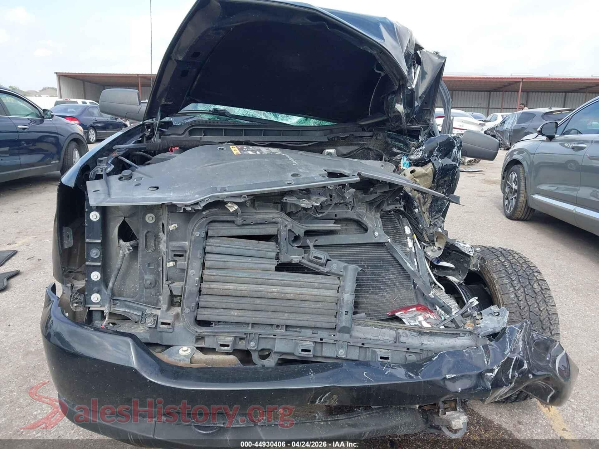 2018 CHEVROLET SILVERADO 1500 VIN 1GCRCPEC0JZ121344, damage close-up