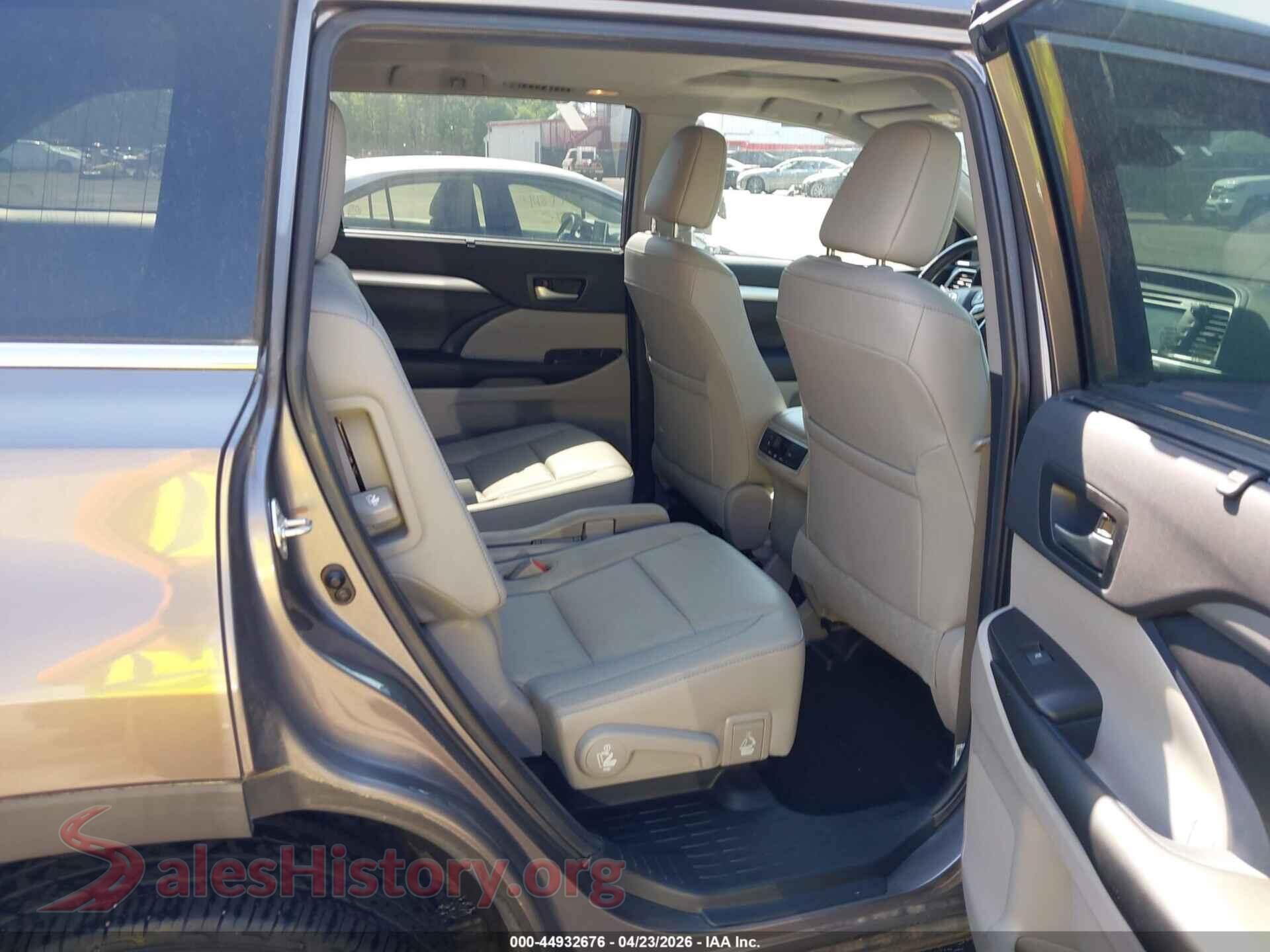 2019 TOYOTA HIGHLANDER VIN 5TDJZRFH7KS610439, front passenger side