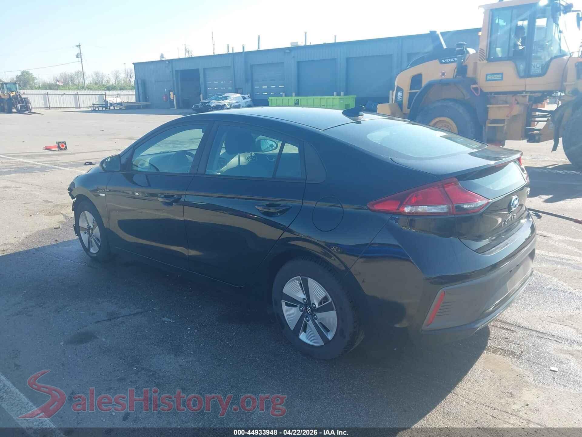 2019 HYUNDAI IONIQ HYBRID VIN KMHC65LC1KU117527, front view