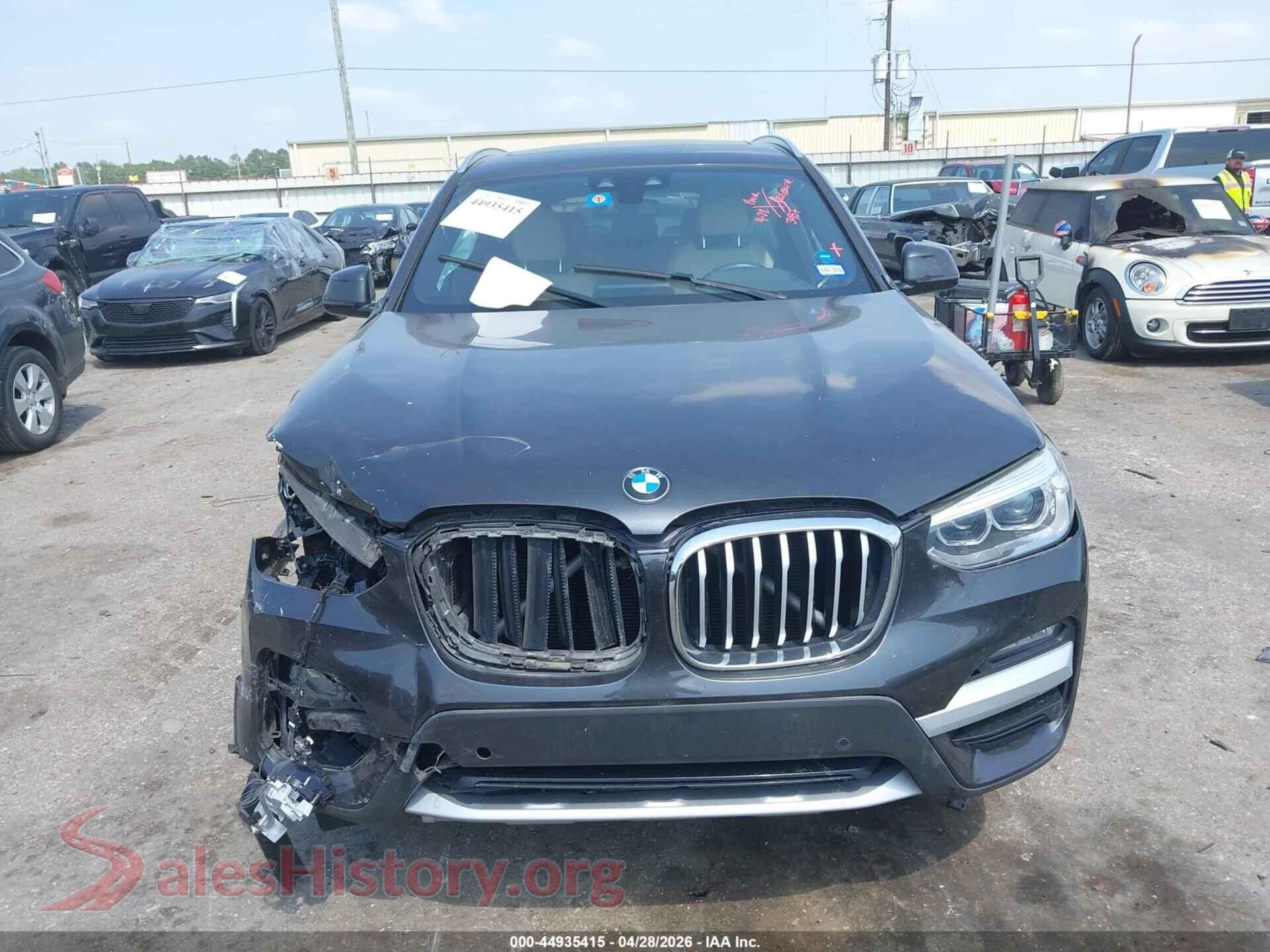2020 BMW X3 VIN 5UXTY3C01LLU72521, damage close-up
