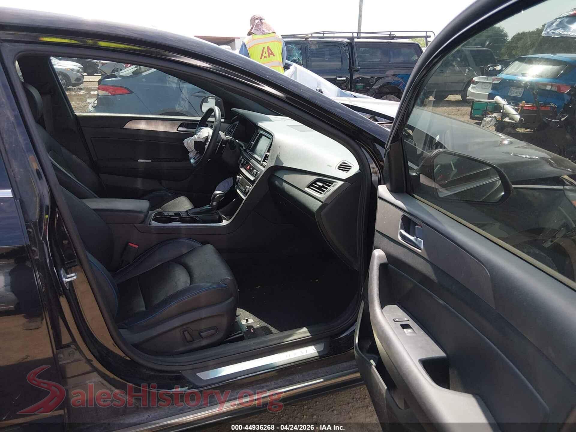 2018 HYUNDAI SONATA VIN 5NPE34AB1JH723347, rear view