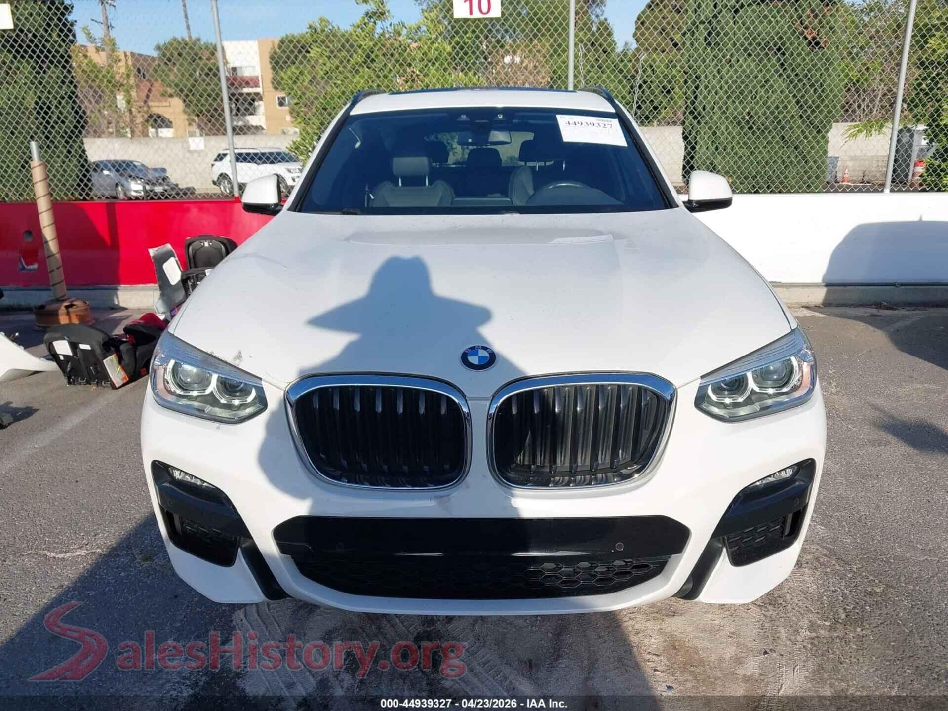 2020 BMW X3 VIN 5UXTY3C06L9B39375, damage close-up