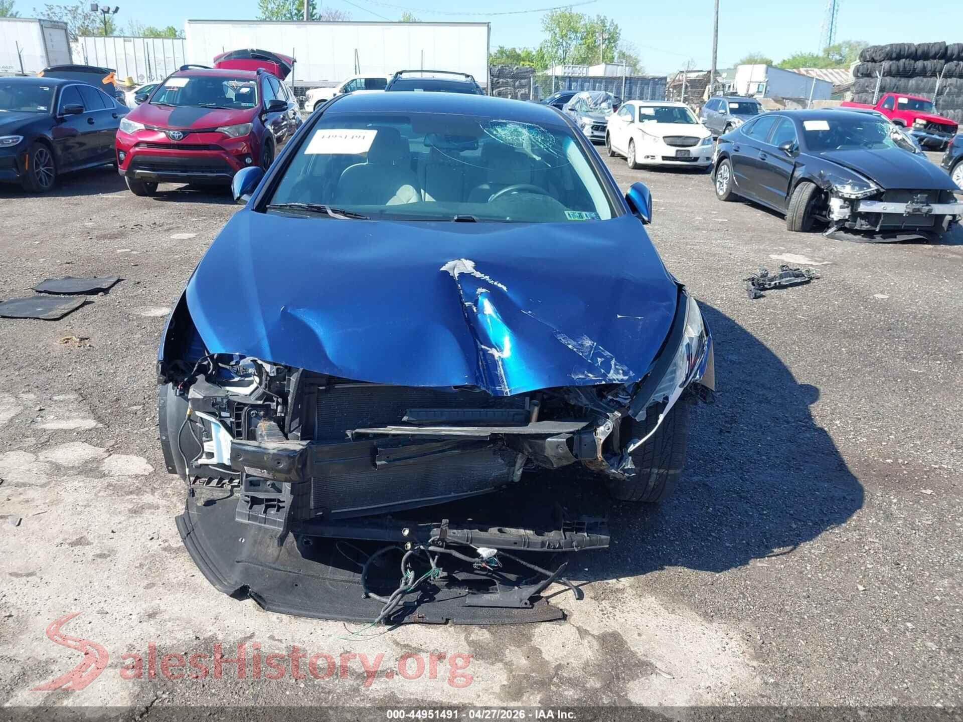 2017 HYUNDAI SONATA VIN 5NPE34AF0HH449653, damage close-up