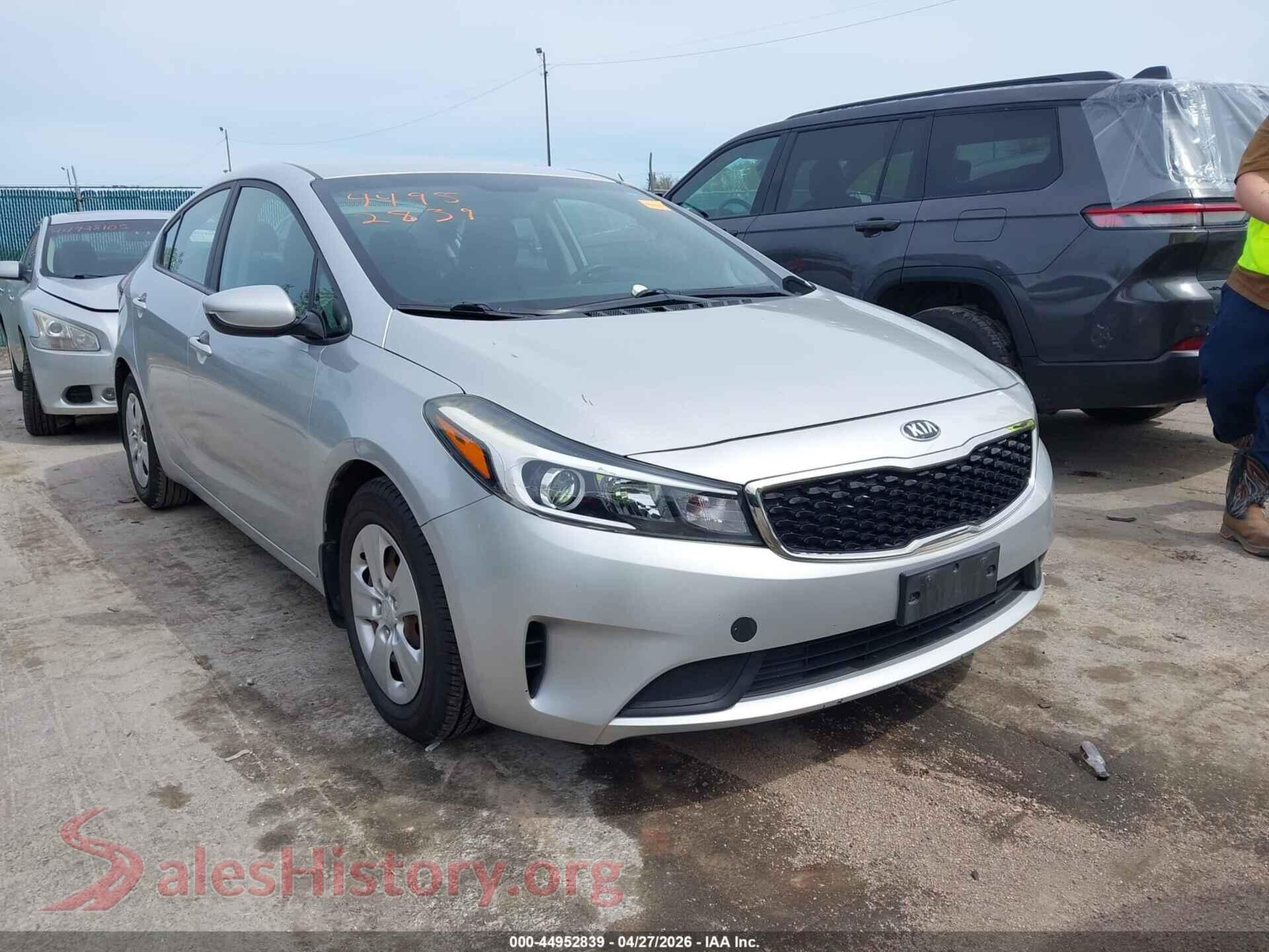 3KPFK4A70HE115935 2017 KIA FORTE