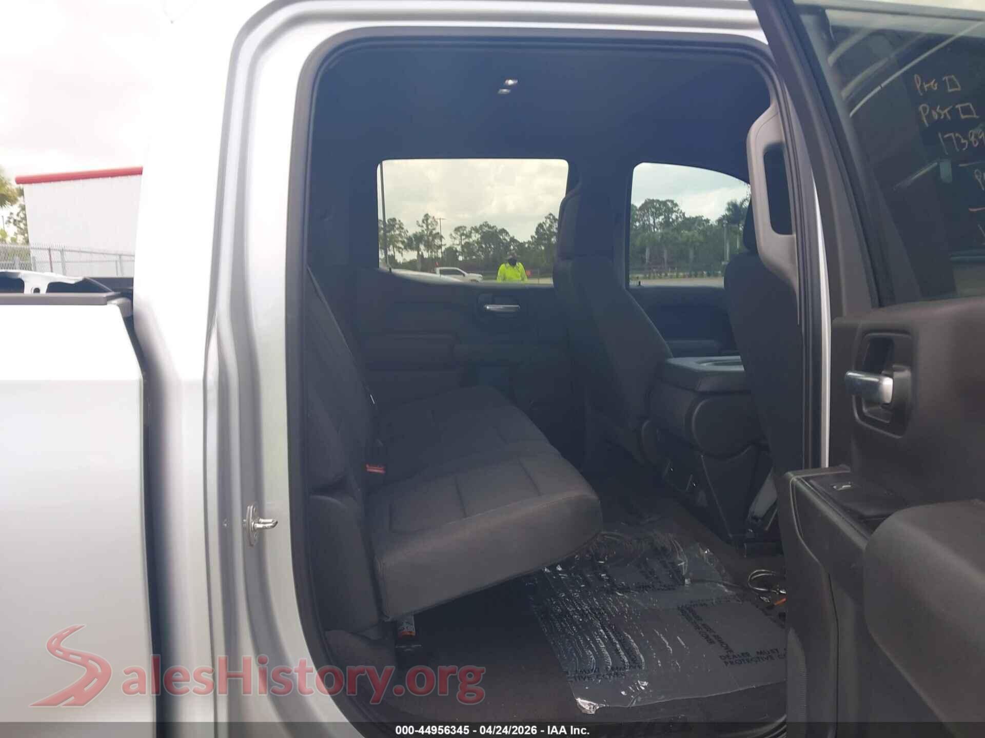 2019 CHEVROLET SILVERADO 1500 VIN 3GCPWBEH0KG120595, front passenger side