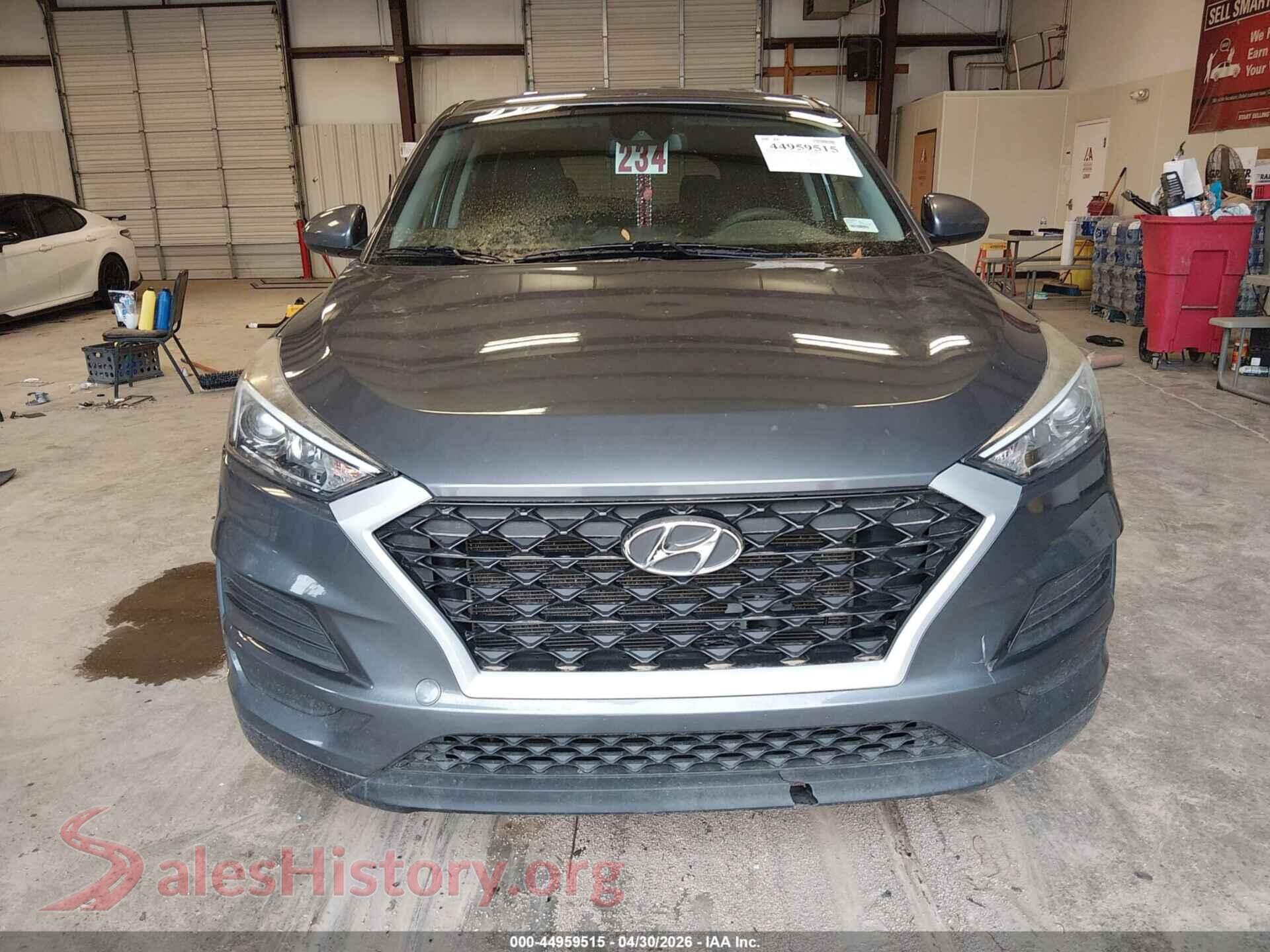 2019 HYUNDAI TUCSON VIN KM8J2CA40KU054522, damage close-up