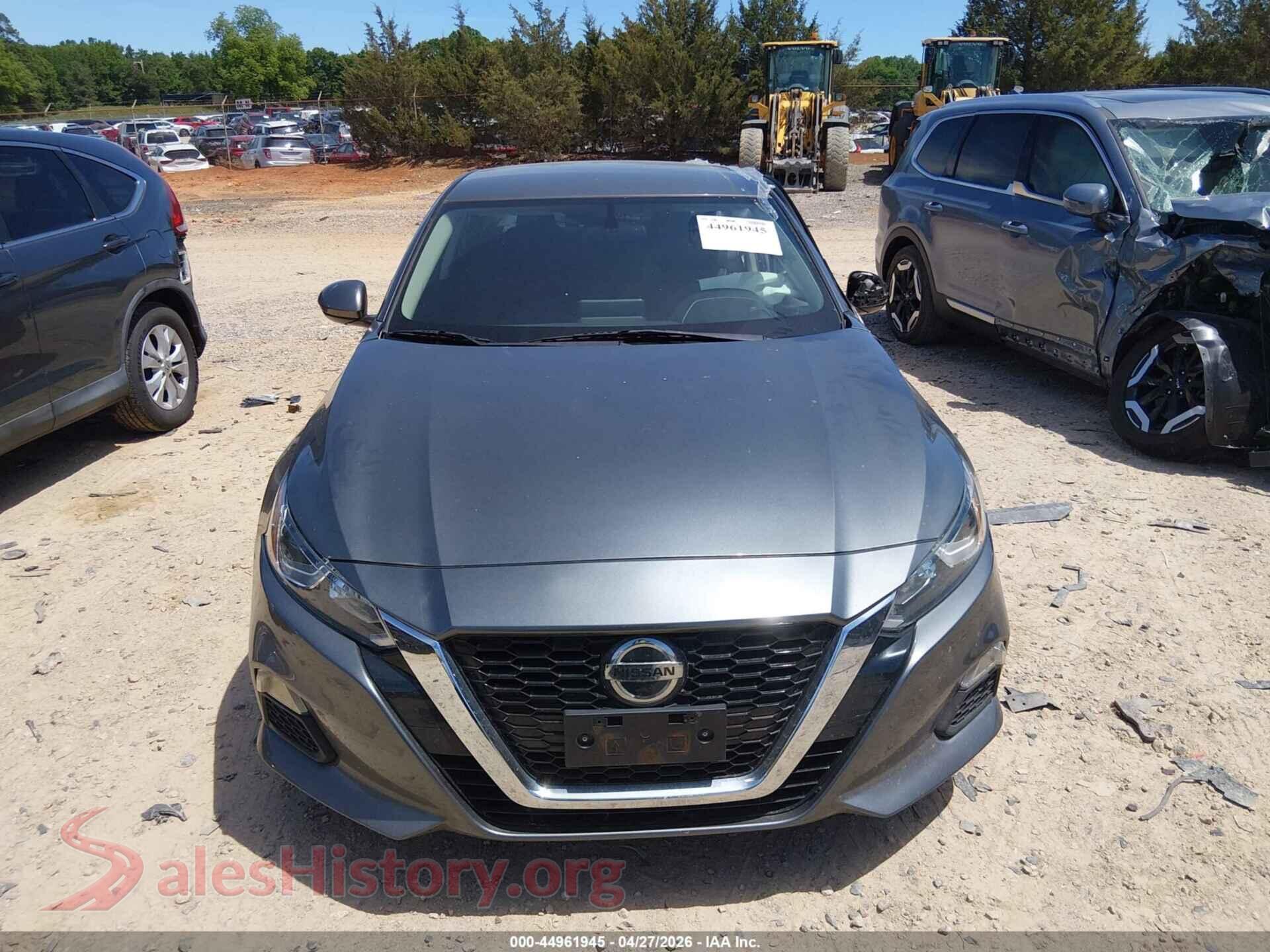 2019 NISSAN ALTIMA VIN 1N4BL4BV9KC135856, damage close-up