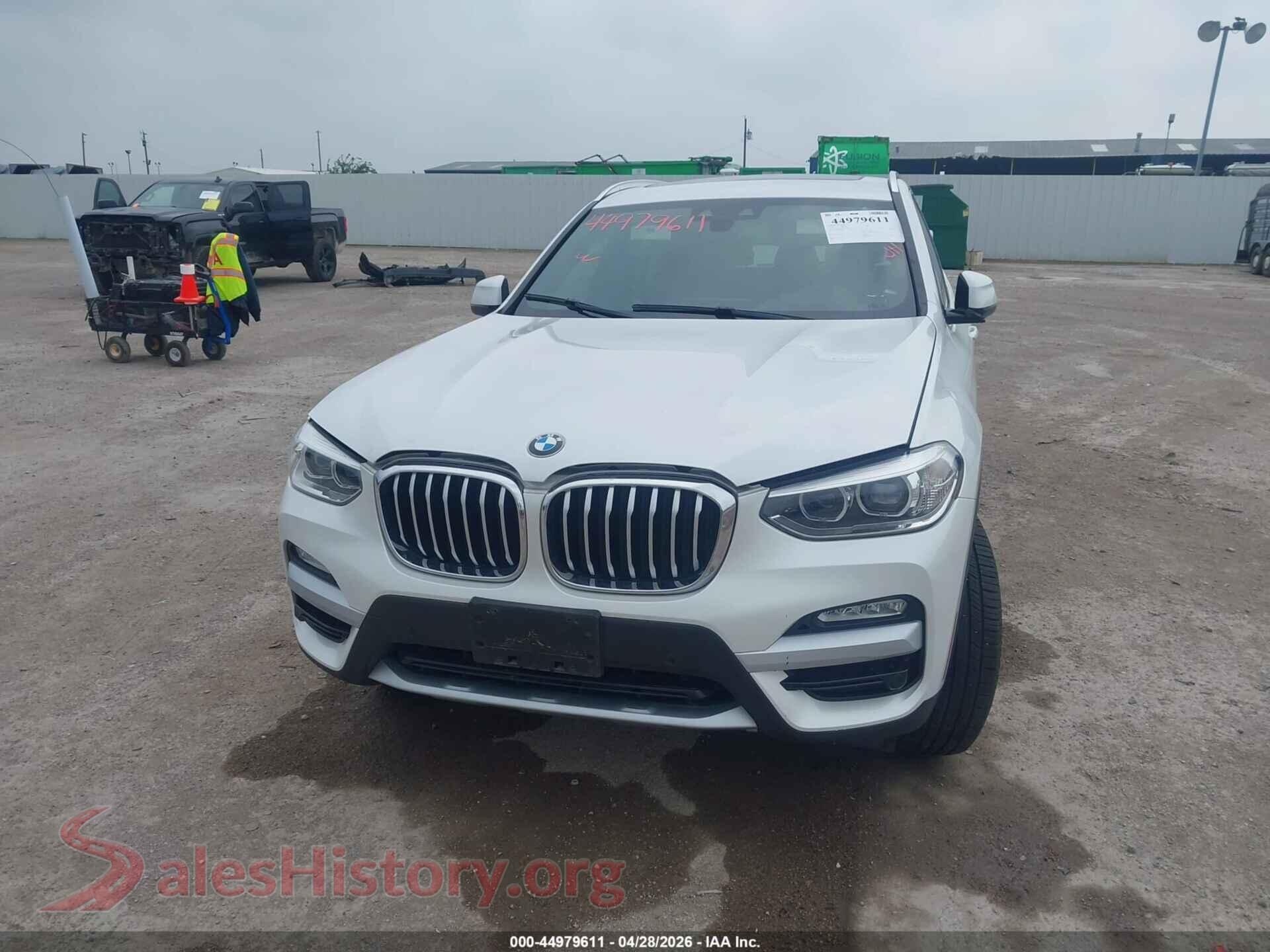 2019 BMW X3 VIN 5UXTR7C53KLR52168, damage close-up