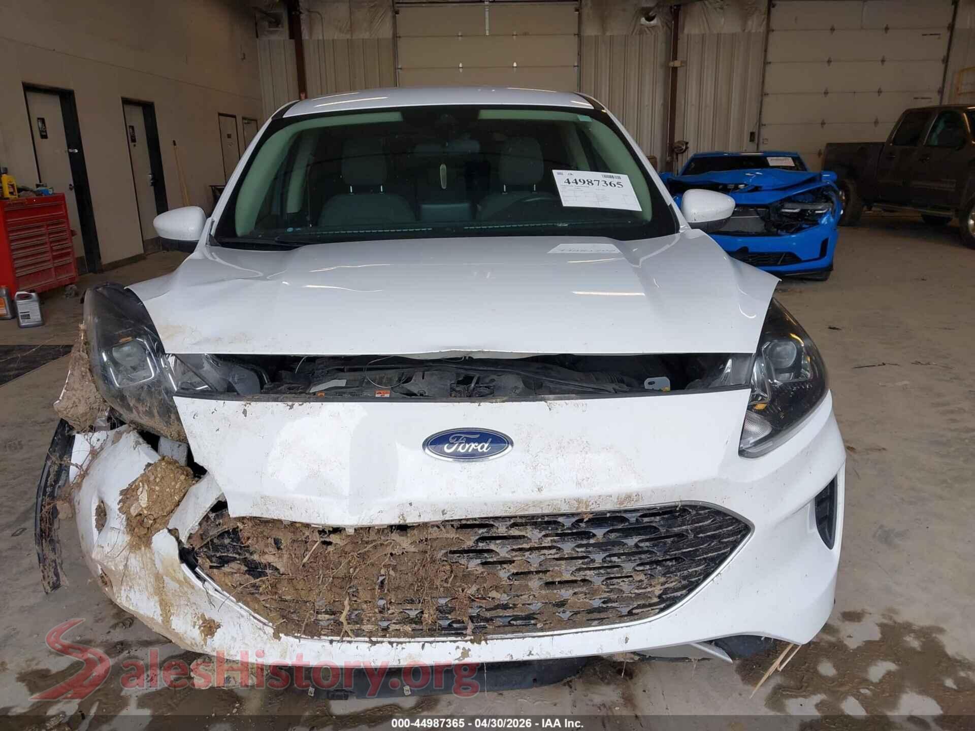 2020 FORD ESCAPE VIN 1FMCU9G67LUC49002, damage close-up