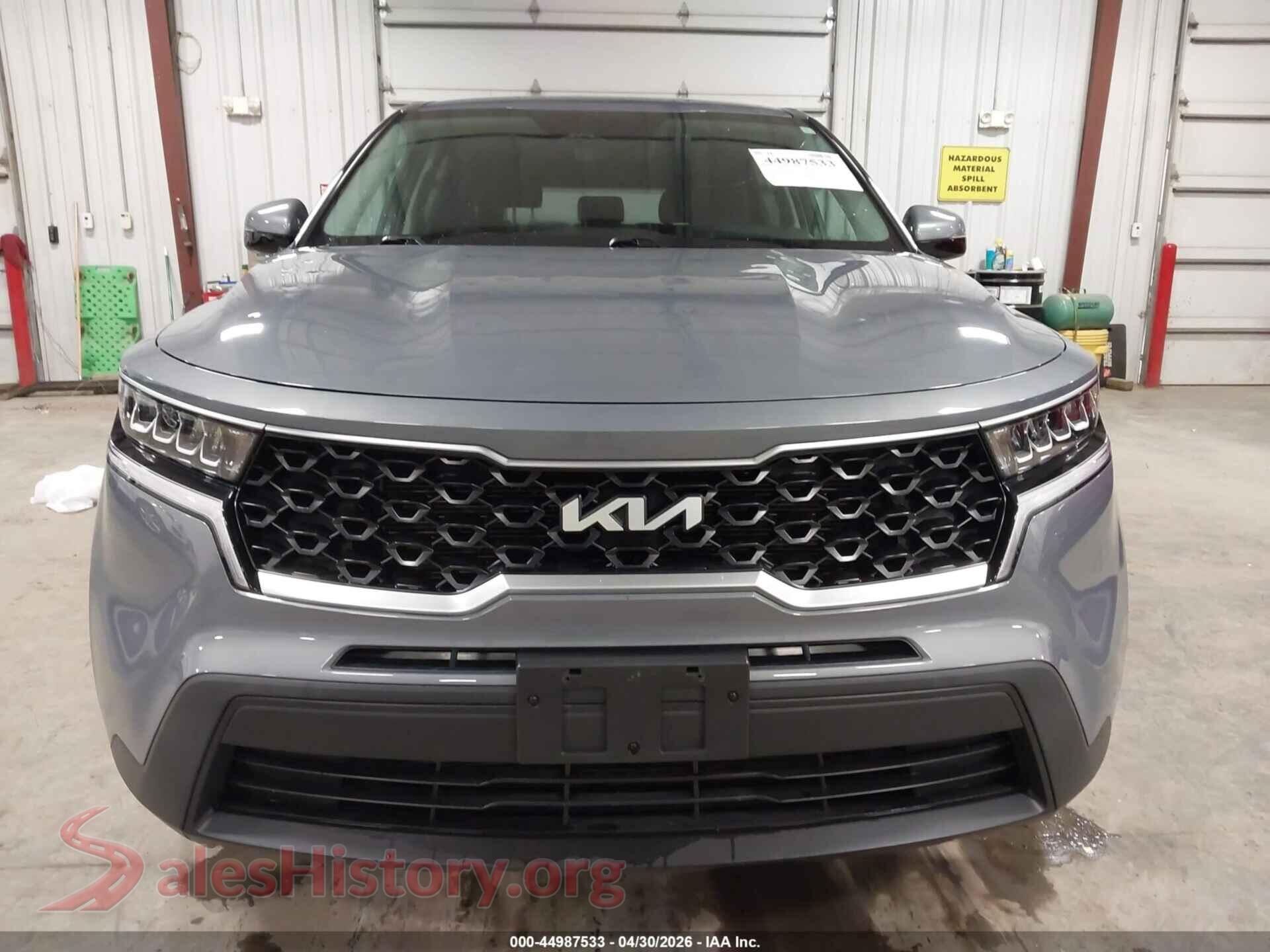 2022 KIA SORENTO VIN 5XYRGDLC8NG117455, damage close-up