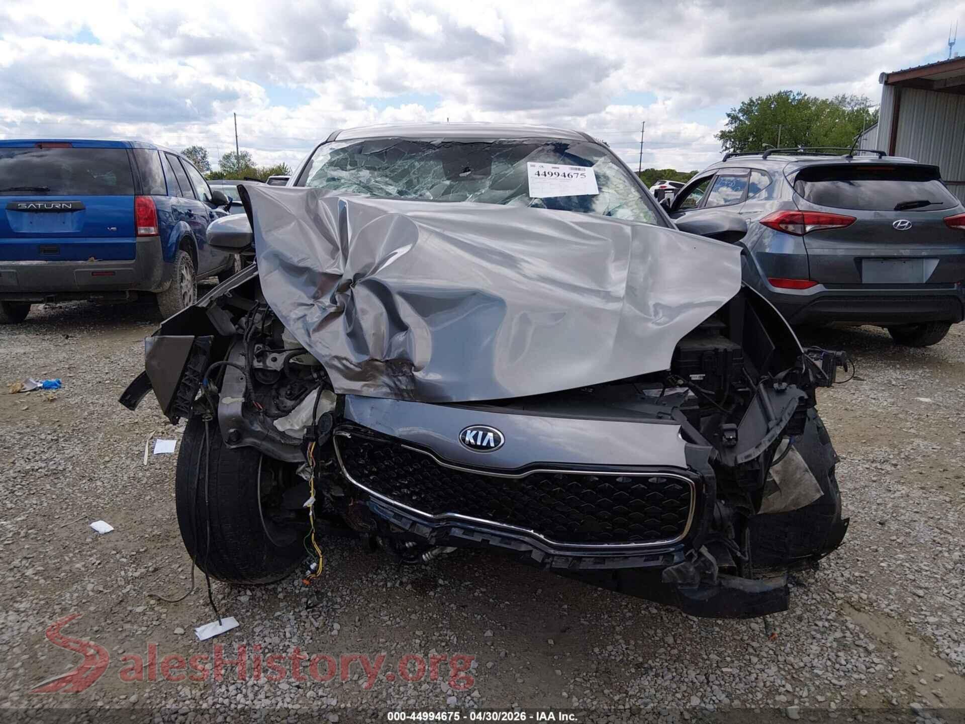 2019 KIA SPORTAGE VIN KNDPMCAC0K7494724, damage close-up