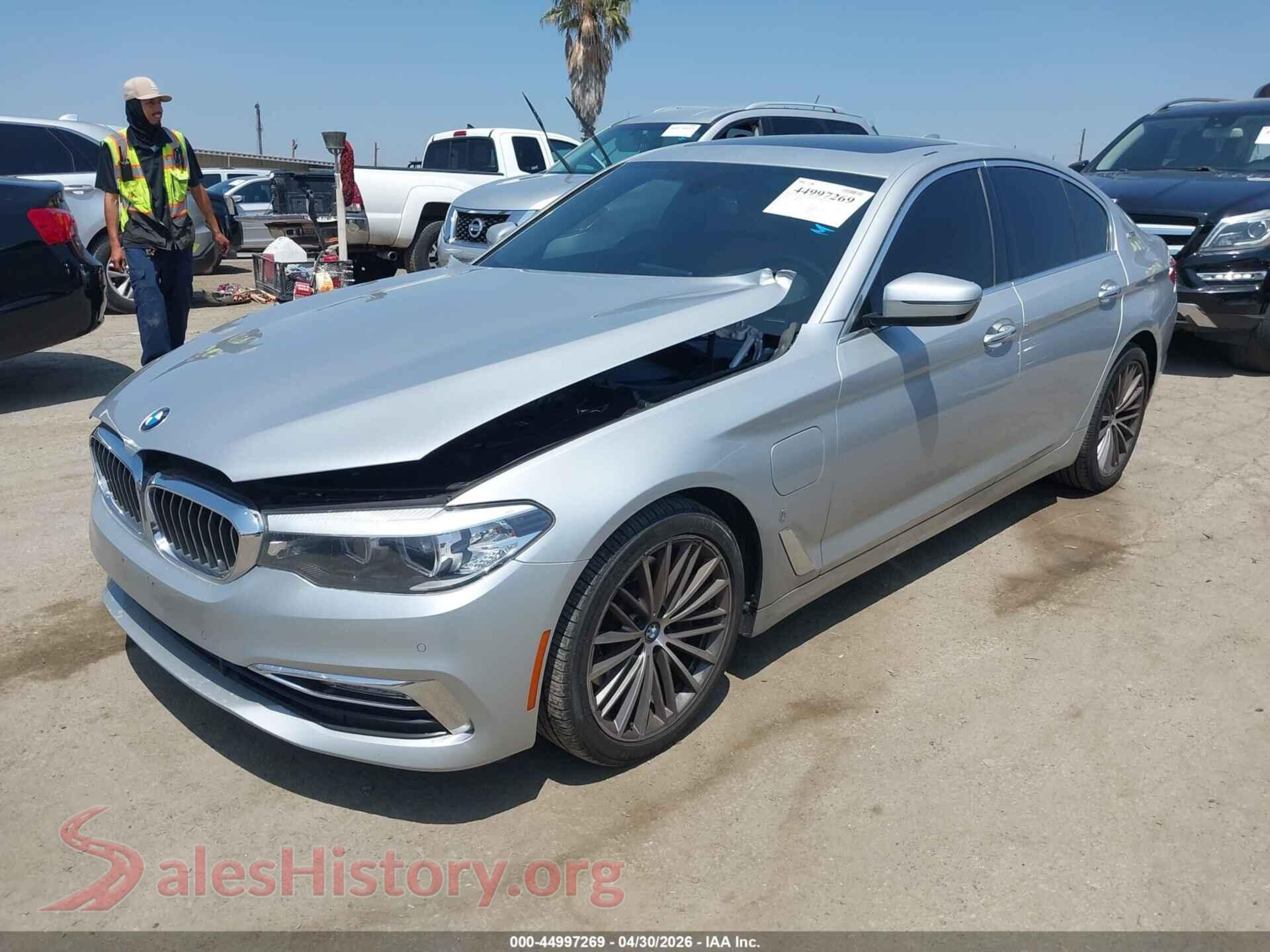 2018 BMW 530E VIN WBAJA9C5XJB251284, front view
