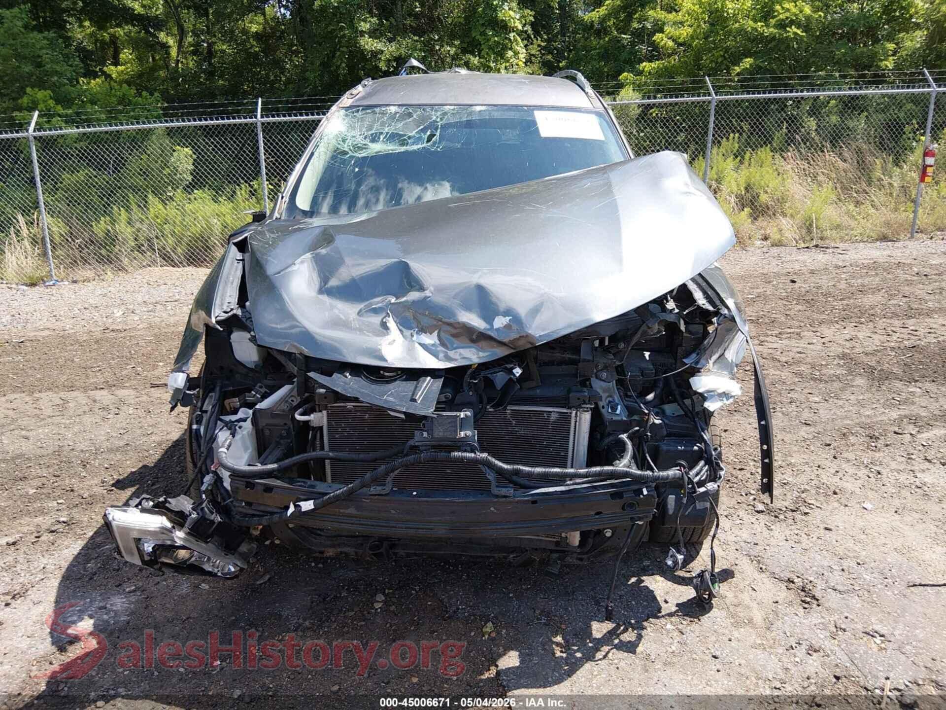 2017 NISSAN ROGUE VIN 5N1AT2MN3HC829390, damage close-up