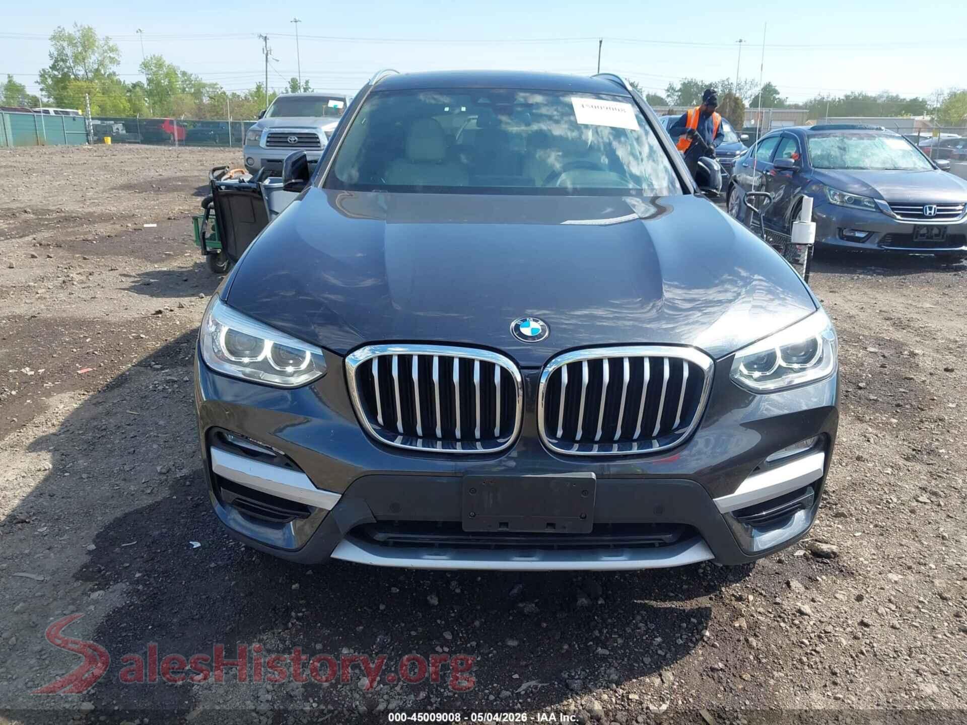 2019 BMW X3 VIN 5UXTR9C5XKLP87800, damage close-up