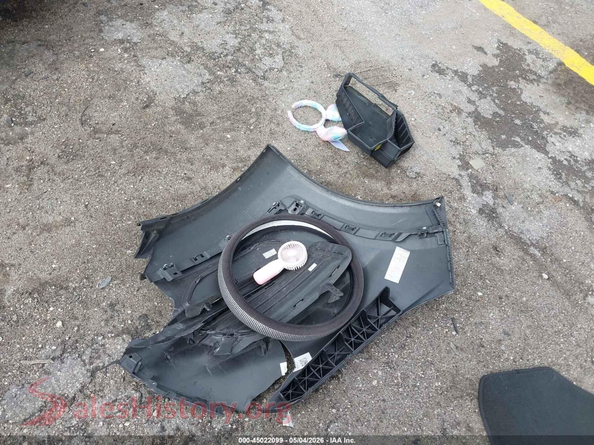 2019 HYUNDAI TUCSON VIN KM8J33AL0KU902628, damage close-up