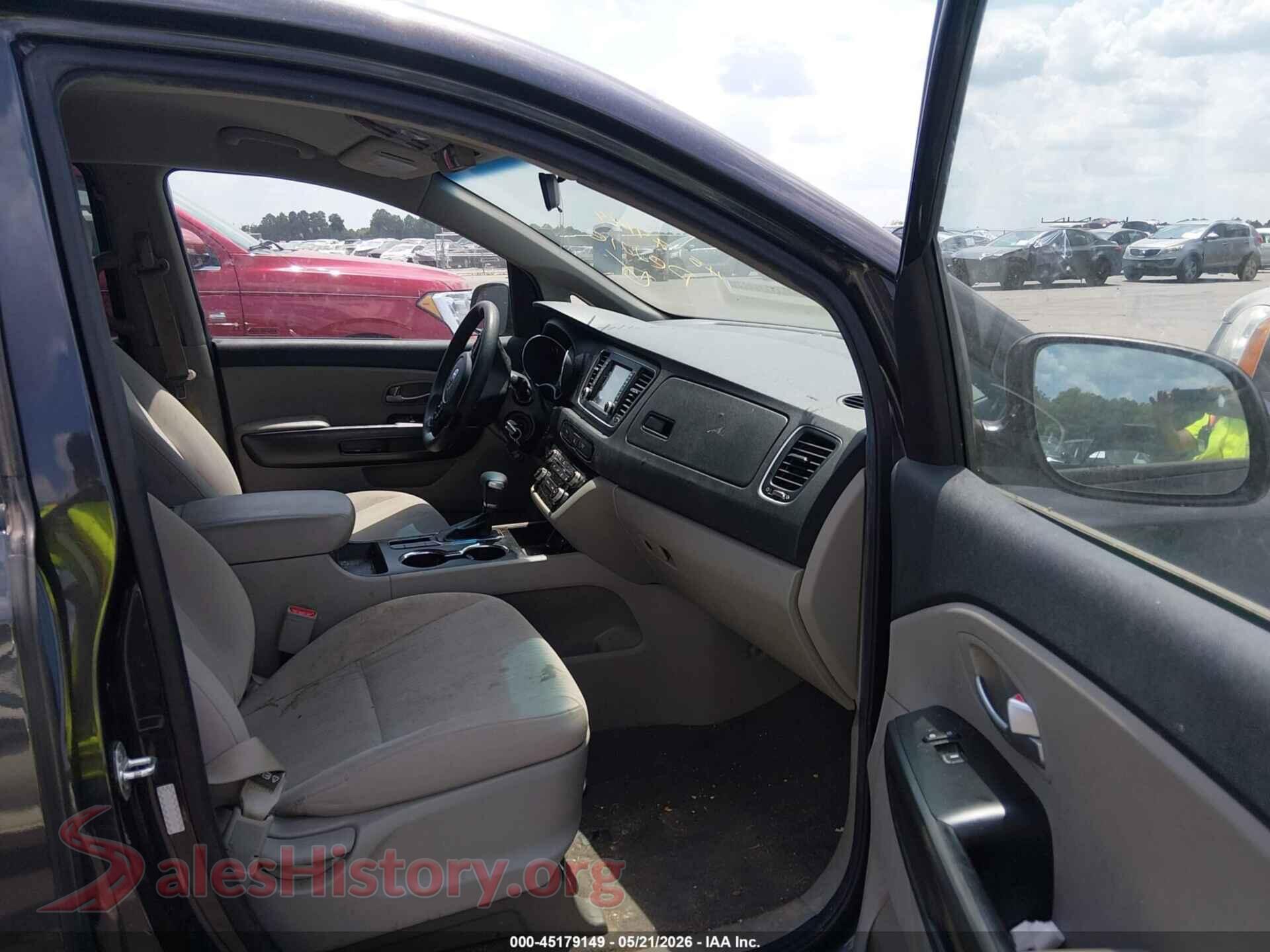 2019 KIA SEDONA VIN KNDMB5C18K6549104, rear view