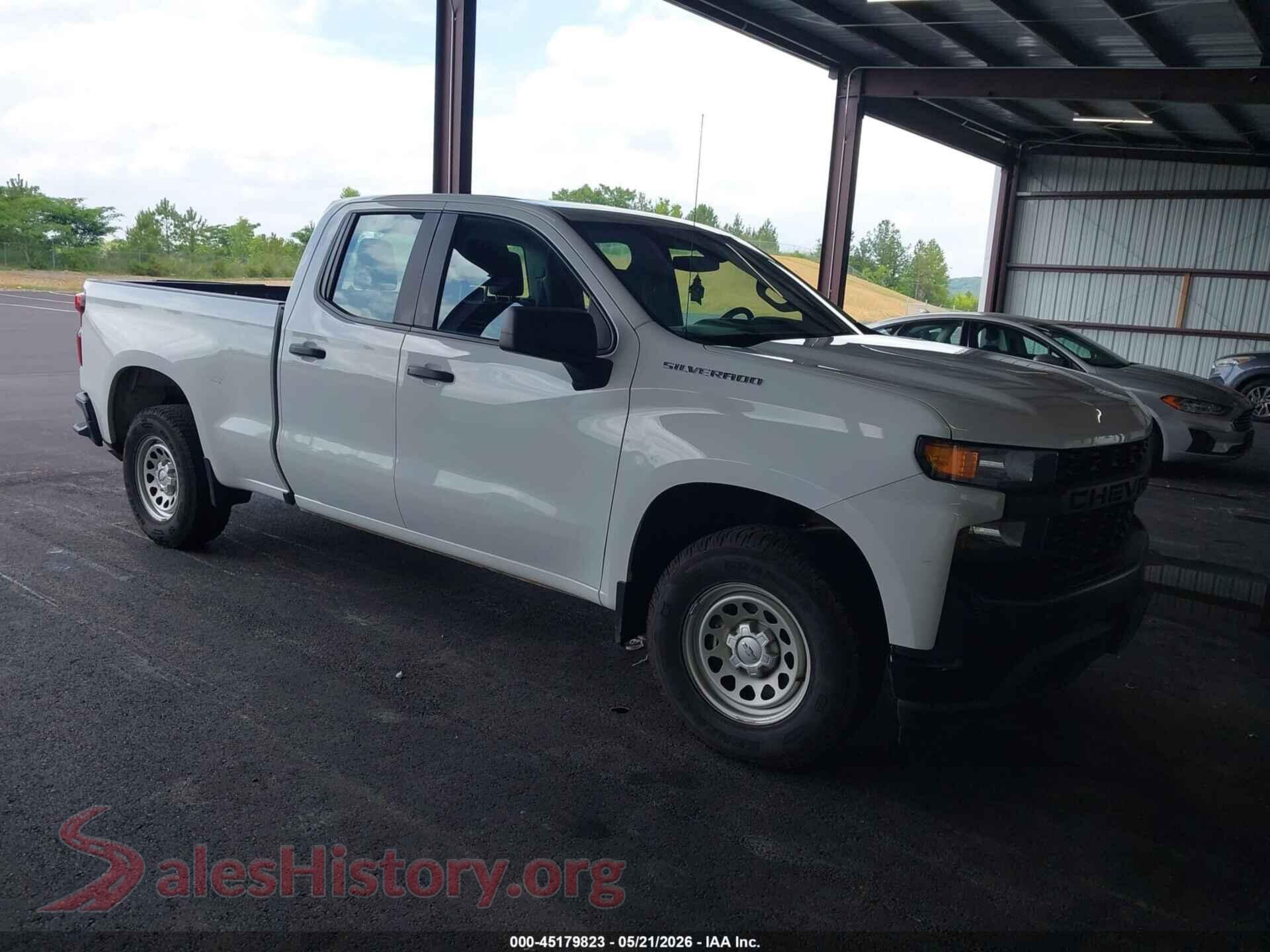 2021 CHEVROLET SILVERADO 1500 VIN 1GCRWAEH4MZ256055, auction photo