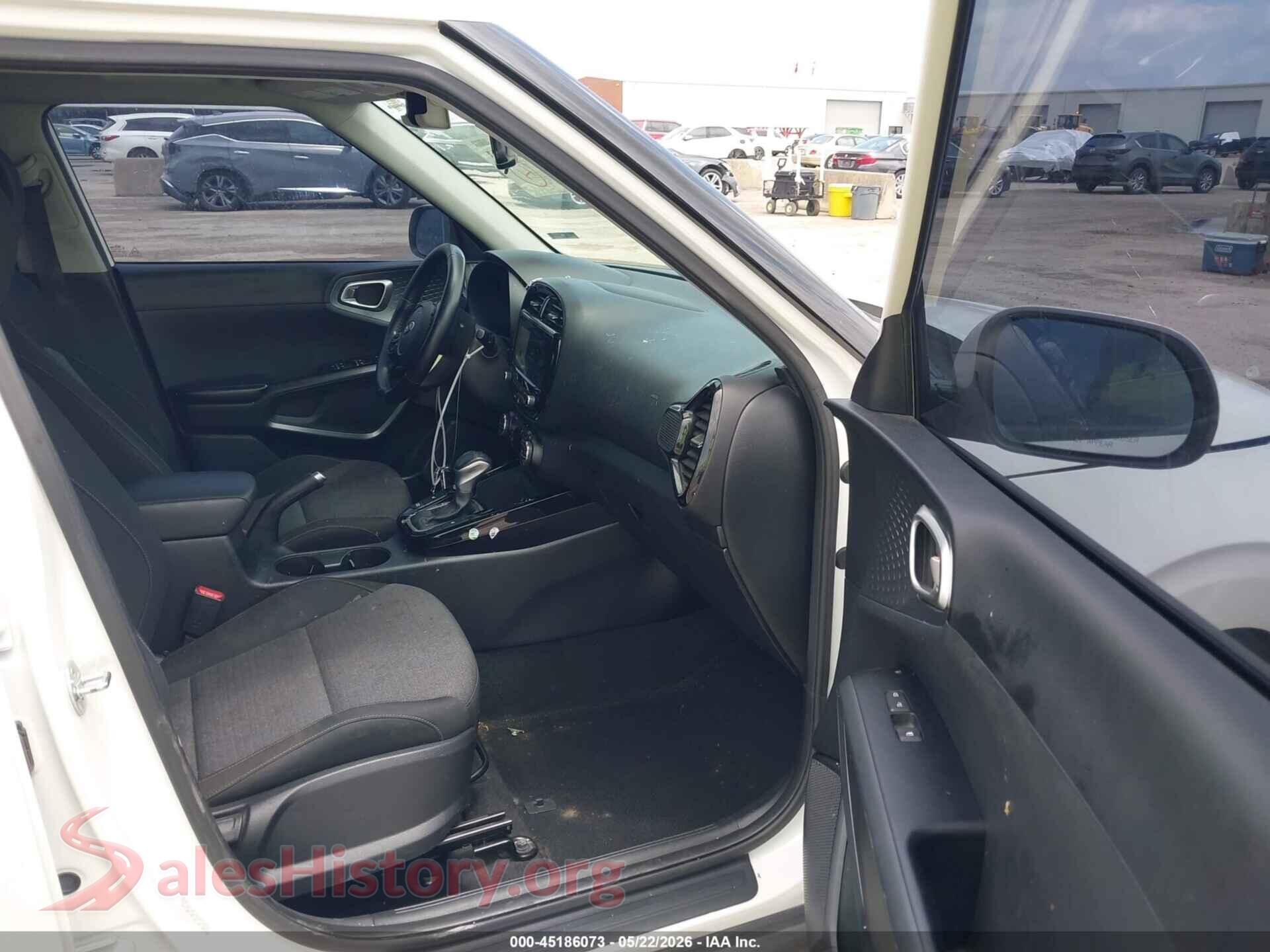 2021 KIA SOUL VIN KNDJ33AU9M7743851, rear view