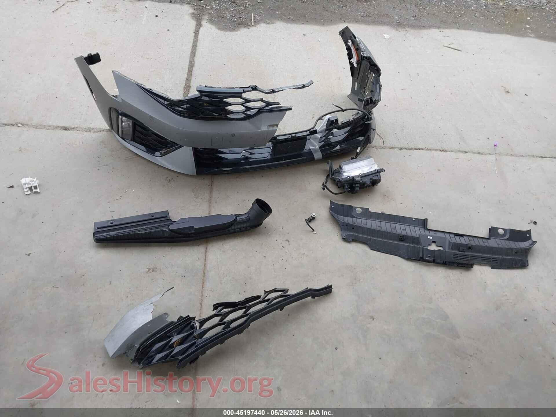 2025 KIA K5 VIN KNAG64J79S5272193, damage close-up