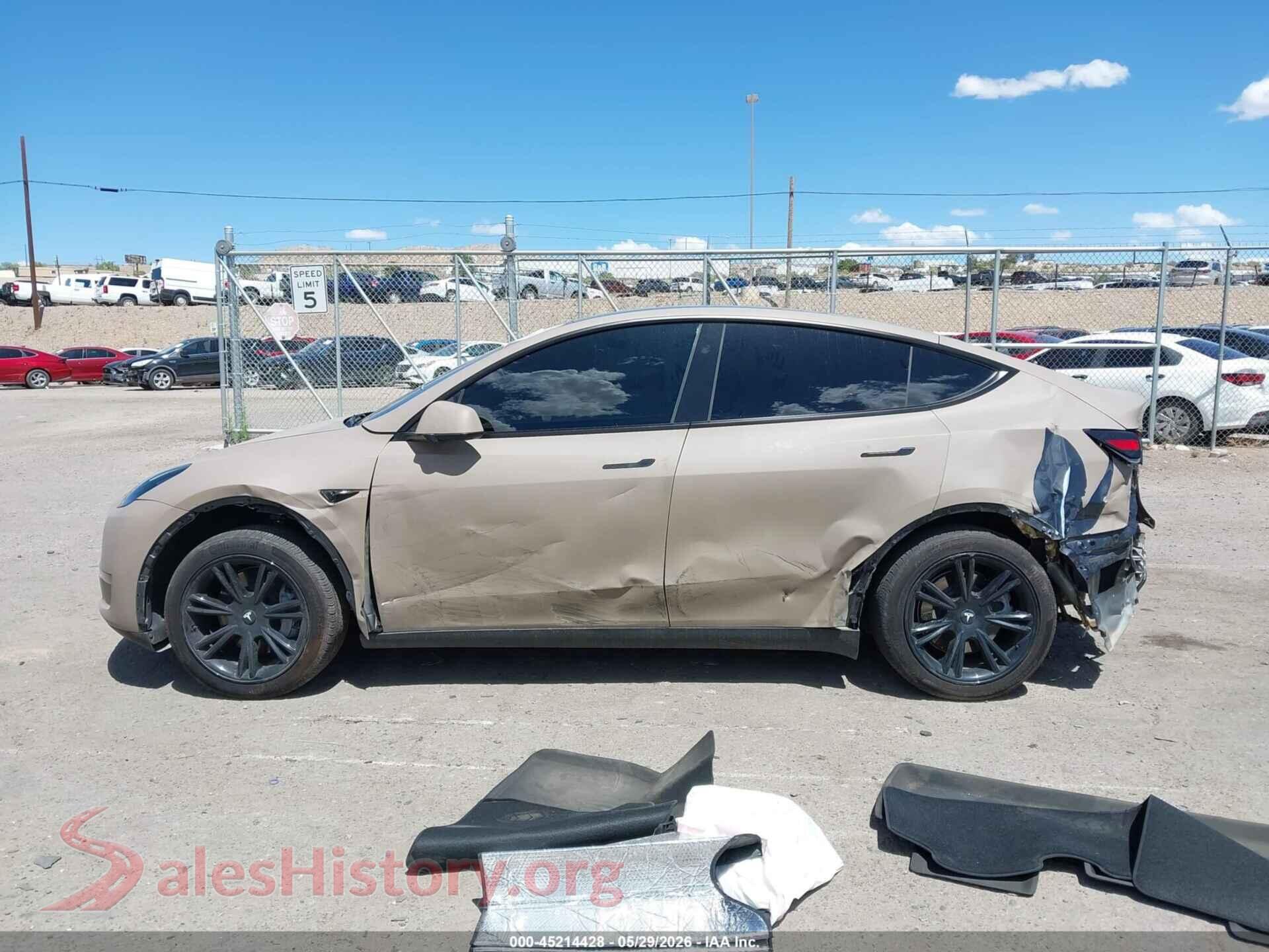 2025 TESLA MODEL Y VIN 7SAYGDED1SF243289, auction photo 13
