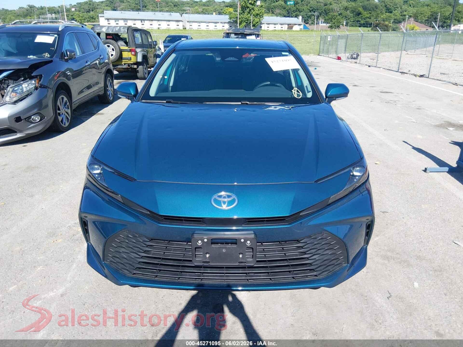 2025 TOYOTA CAMRY VIN 4T1DAACK7SU505218, damage close-up