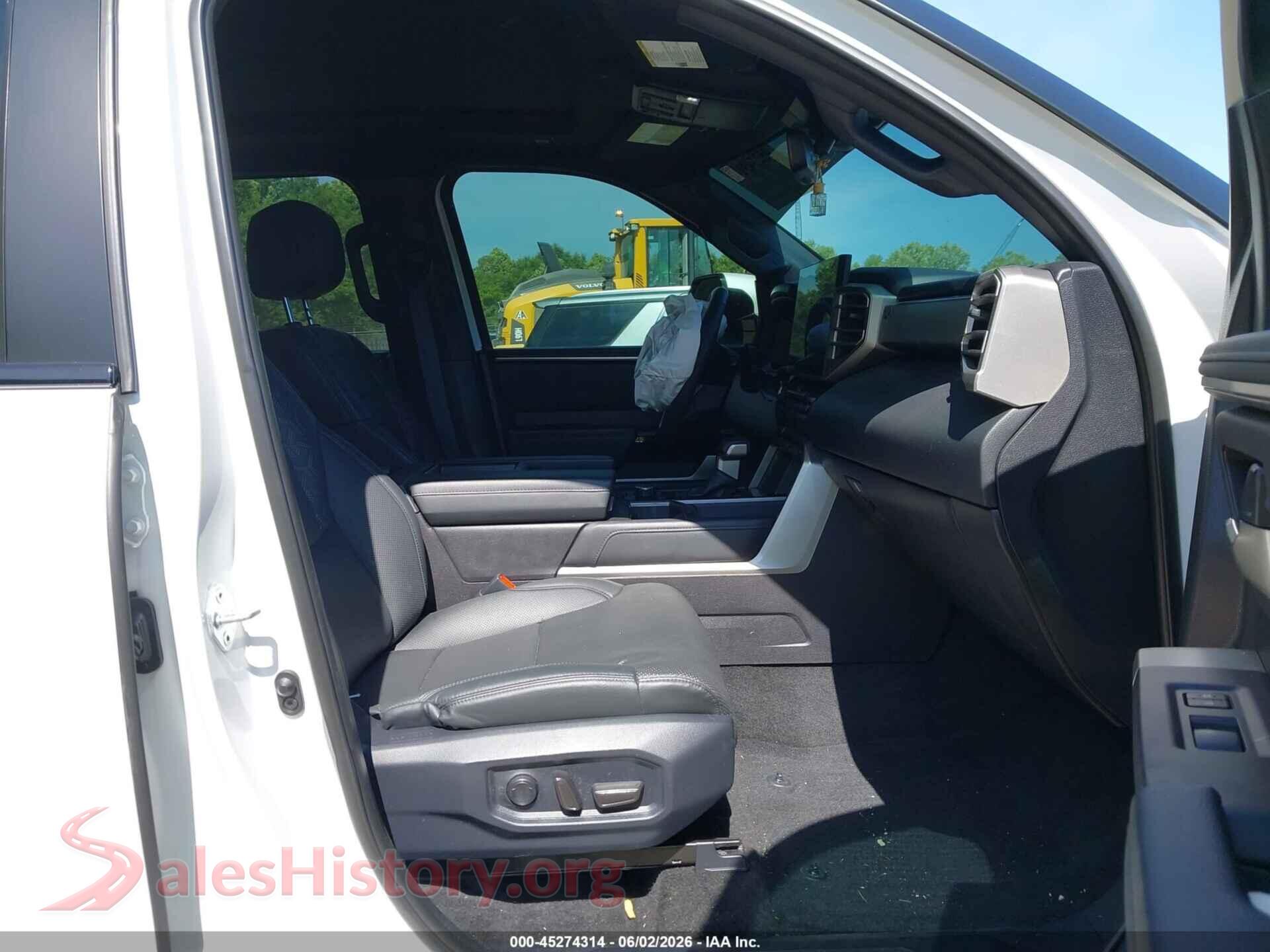 2025 TOYOTA TUNDRA VIN 5TFJA5DB6SX270807, rear view