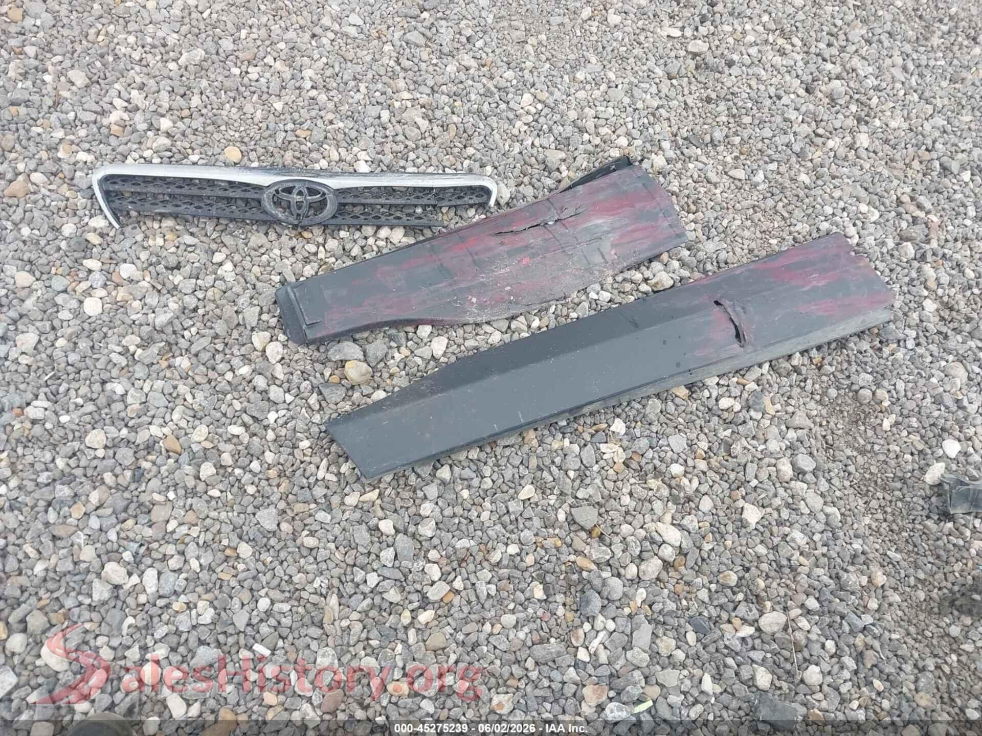 2022 TOYOTA RAV4 VIN 2T3H1RFV1NC181699, damage close-up