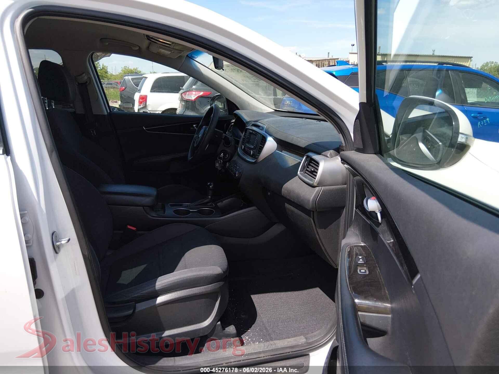 2017 KIA SORENTO VIN 5XYPG4A39HG277892, rear view