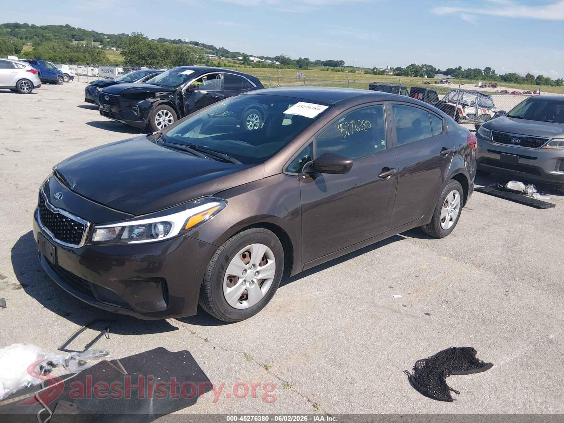 2017 KIA FORTE VIN 3KPFK4A7XHE156198, front view