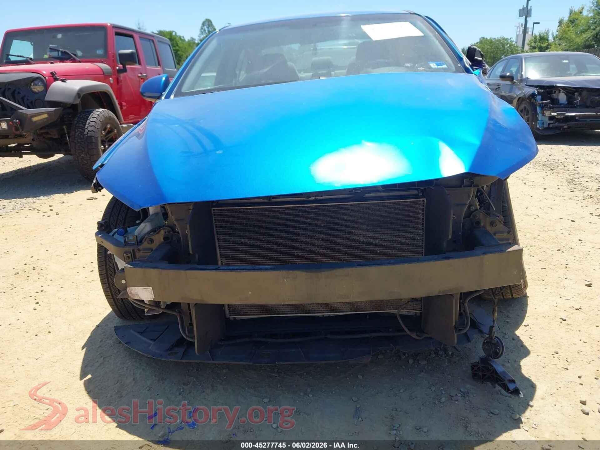 2017 HYUNDAI ELANTRA VIN 5NPD74LF5HH103028, damage close-up