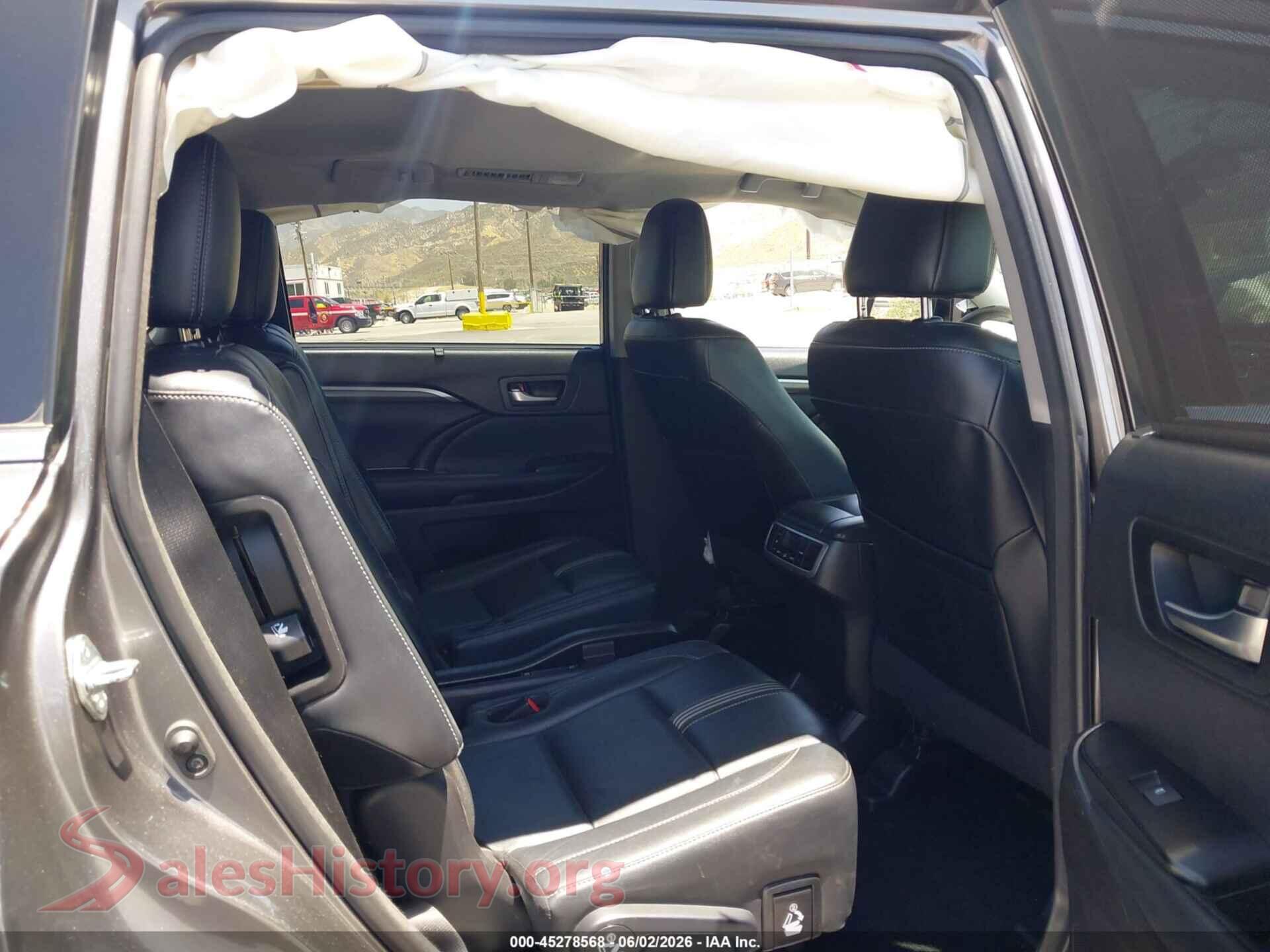 2018 TOYOTA HIGHLANDER VIN 5TDJZRFH5JS550157, front passenger side