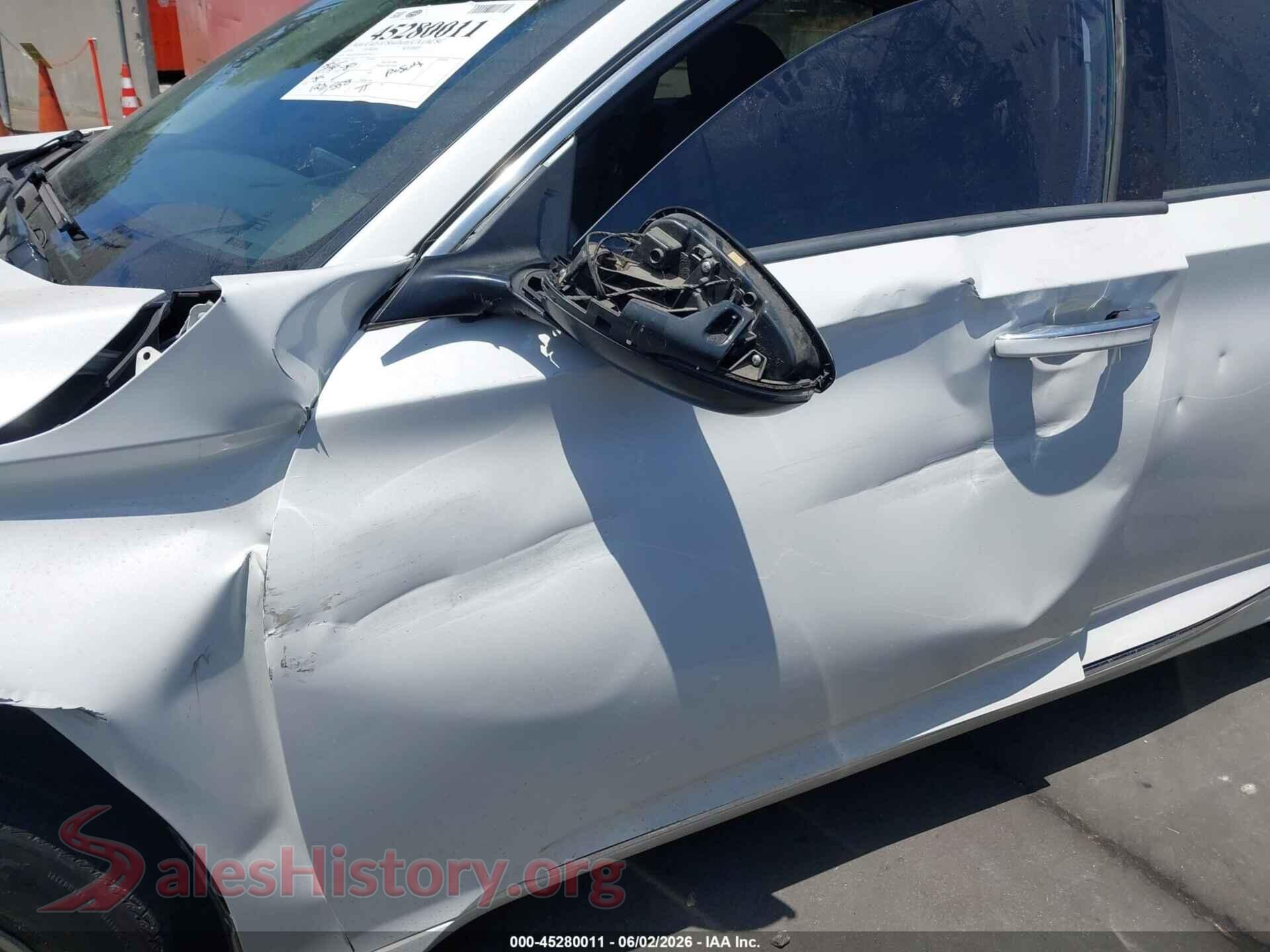 2018 HONDA ACCORD VIN 1HGCV1F9XJA053912, damage close-up