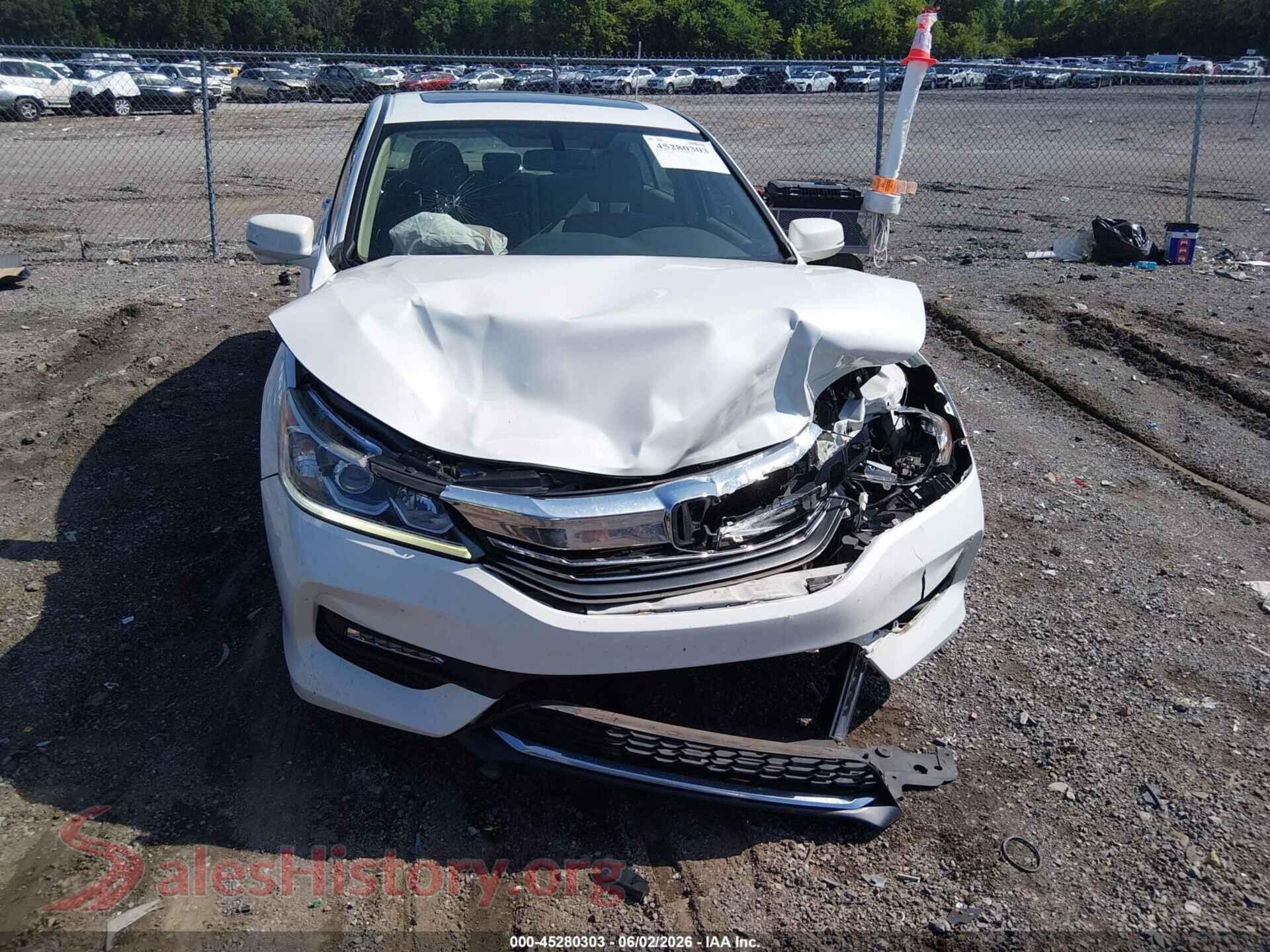 2017 HONDA ACCORD VIN 1HGCR3F85HA013108, damage close-up